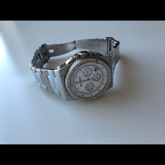 MK watch - Picture 2 of 5